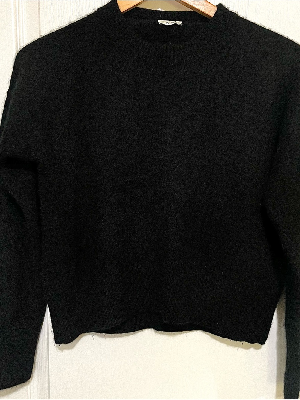 AG classic 100% cashmere Black Crewneck Women's Sweater